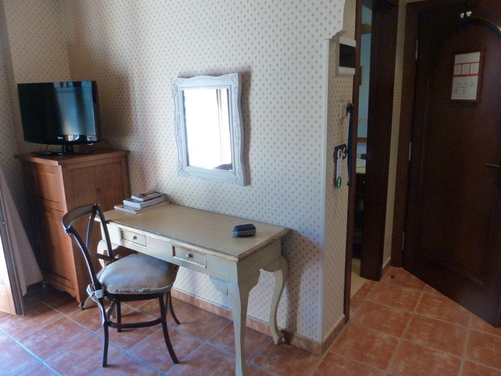 Hotel Bocale Sallent De Gallego Bilik gambar