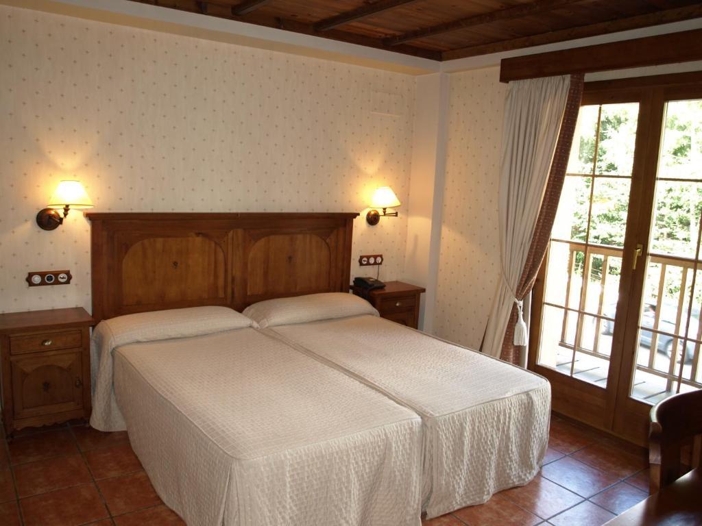 Hotel Bocale Sallent De Gallego Bilik gambar