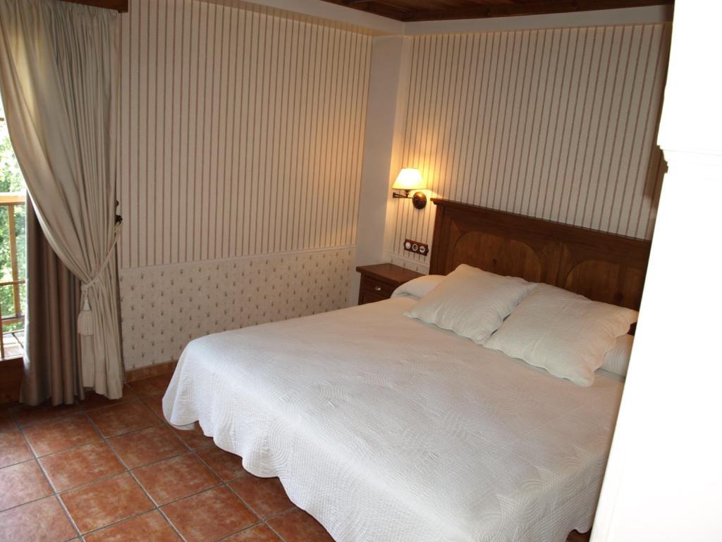 Hotel Bocale Sallent De Gallego Bilik gambar