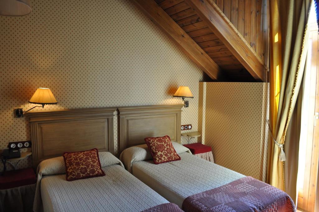 Hotel Bocale Sallent De Gallego Bilik gambar