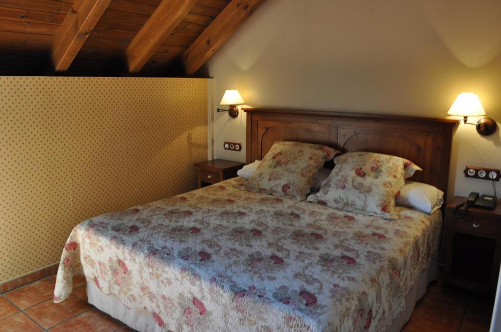 Hotel Bocale Sallent De Gallego Bilik gambar