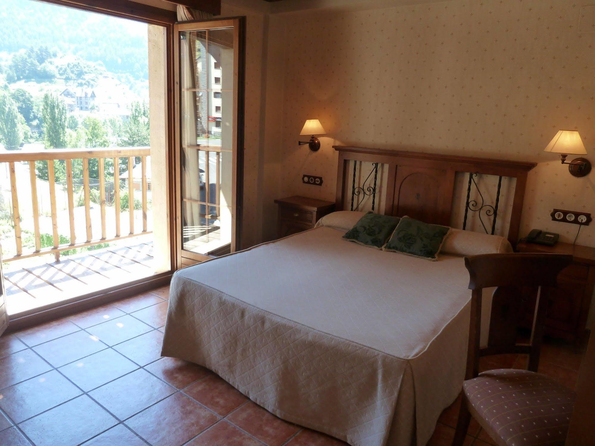 Hotel Bocale Sallent De Gallego Luaran gambar