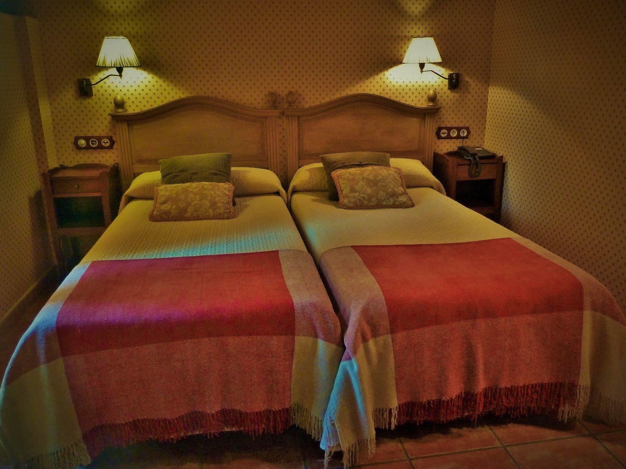 Hotel Bocale Sallent De Gallego Luaran gambar
